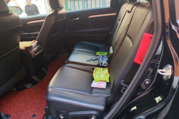 Used Toyota Highlander 2015 2.0T Four-Wheel Drive Luxury Edition 7-Seater Left Rear Seat