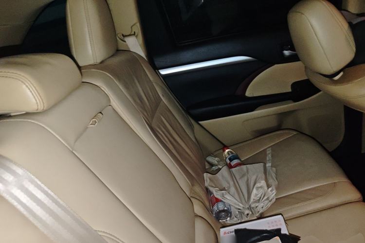 Used Toyota Highlander 2015 2.0T Two-Wheel Drive Elite Edition 5 Seats Left Rear Seat