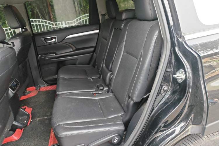 Used Toyota Highlander 2015 2.0T Four-Wheel Drive Luxury Edition 7-Seater Left Rear Seat