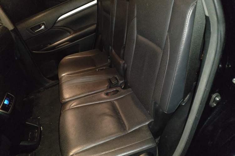 Used Toyota Highlander 2015 2.0T Two-Wheel Drive Luxury Edition 7 Seats Left Rear Seat