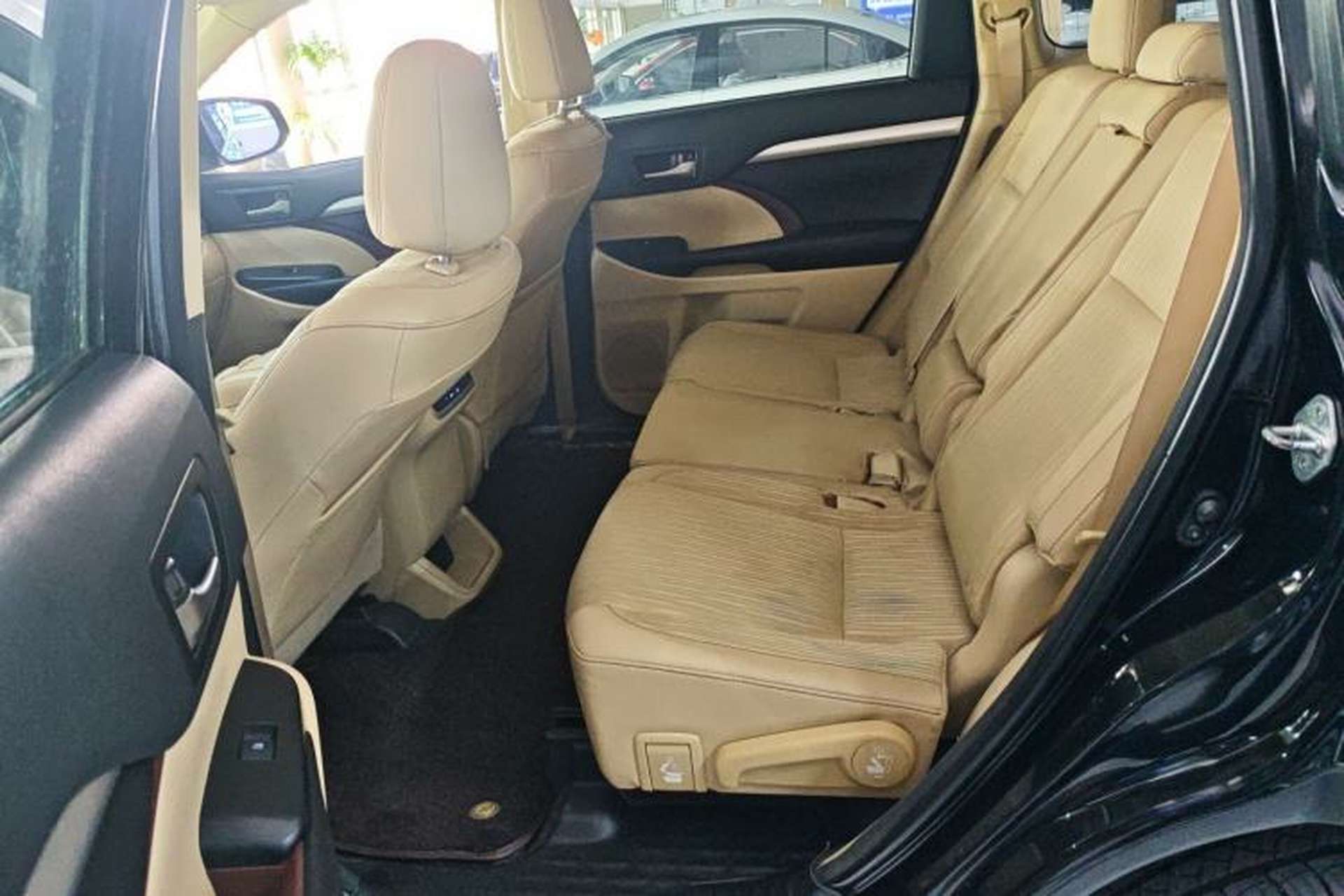 Used Toyota Highlander 2015 2.0T Two-Wheel Drive Elite Edition 7 Seats Left Rear Seat