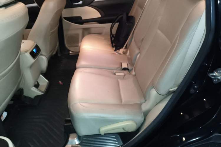 Used Toyota Highlander 2015 2.0T Two-Wheel Drive Elite Edition 5 Seats Left Rear Seat
