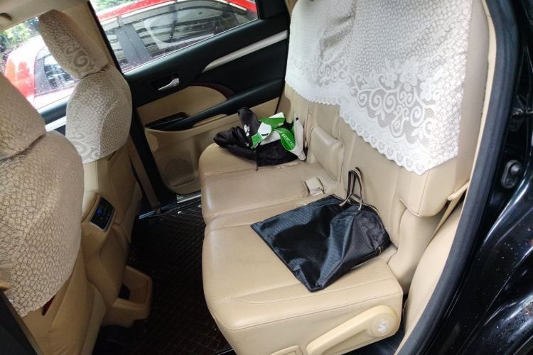 Used Toyota Highlander 2015 2.0T Two-Wheel Drive Luxury Edition 7 Seats Left Rear Seat