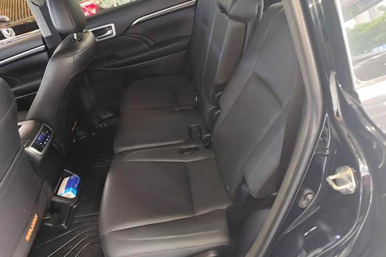 Used Toyota Highlander 2015 2.0T Four-Wheel Drive Ultimate Edition 7-Seater Left Rear Seat