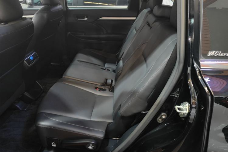 Used Toyota Highlander 2015 2.0T Four-Wheel Drive Luxury Edition 7-Seater Left Rear Seat