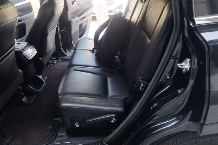 Used Toyota Highlander 2015 2.0T Four-Wheel Drive Luxury Edition 7-Seater Left Rear Seat