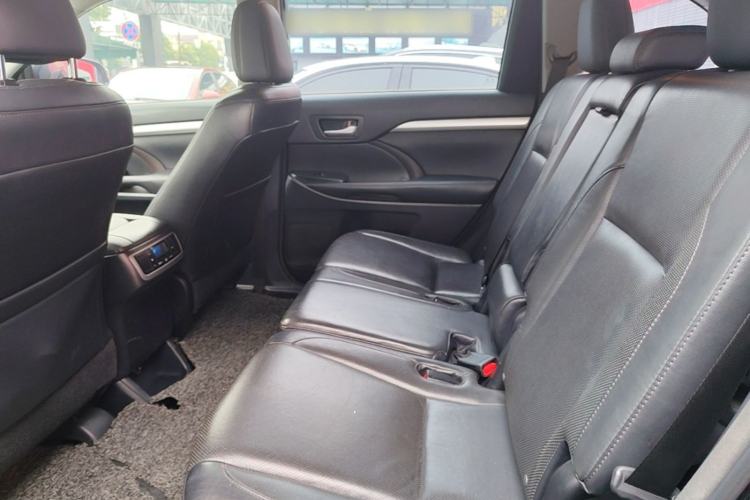 Used Toyota Highlander 2015 2.0T Four-Wheel Drive Luxury Edition 7-Seater Left Rear Seat