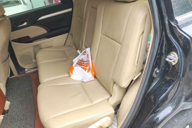 Used Toyota Highlander 2015 2.0T Two-Wheel Drive Elite Edition 7 Seats Left Rear Seat
