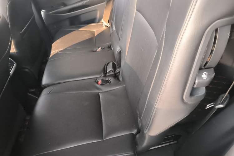Used Toyota Highlander 2015 2.0T Four-Wheel Drive Ultimate Edition 7-Seater Left Rear Seat