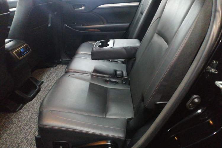 Used Toyota Highlander 2015 2.0T Two-Wheel Drive Luxury Edition 7 Seats Left Rear Seat
