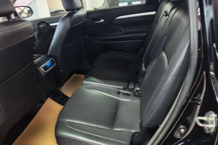 Used Toyota Highlander 2015 2.0T Four-Wheel Drive Luxury Edition 7-Seater Left Rear Seat