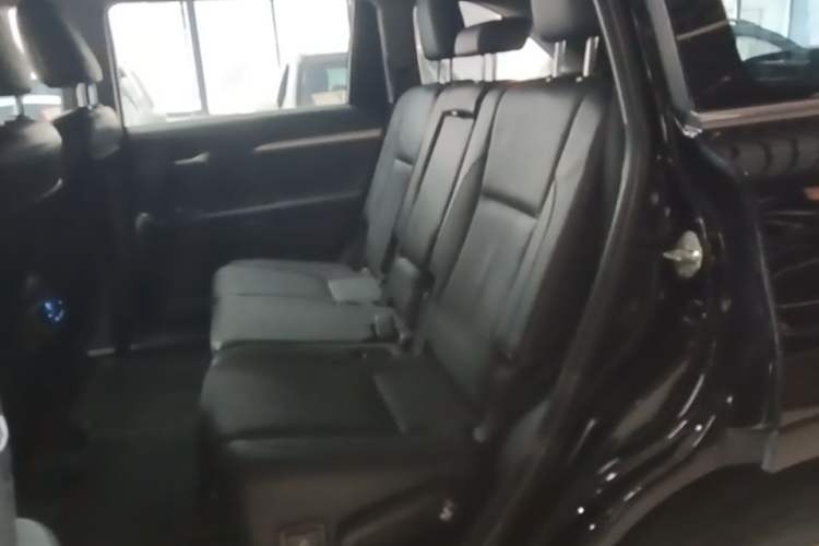 Used Toyota Highlander 2015 2.0T Four-Wheel Drive Luxury Edition 7-Seater Left Rear Seat