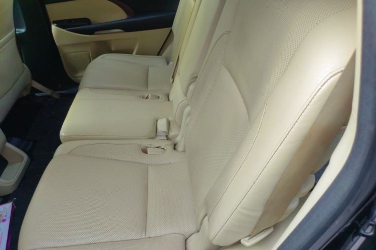 Used Toyota Highlander 2015 2.0T Two-Wheel Drive Luxury Edition 7 Seats Left Rear Seat