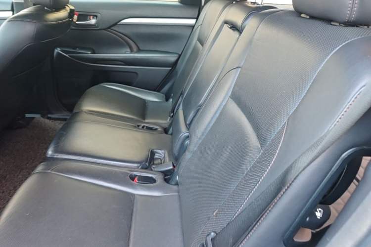 Used Toyota Highlander 2015 2.0T Four-Wheel Drive Luxury Edition 7-Seater Left Rear Seat