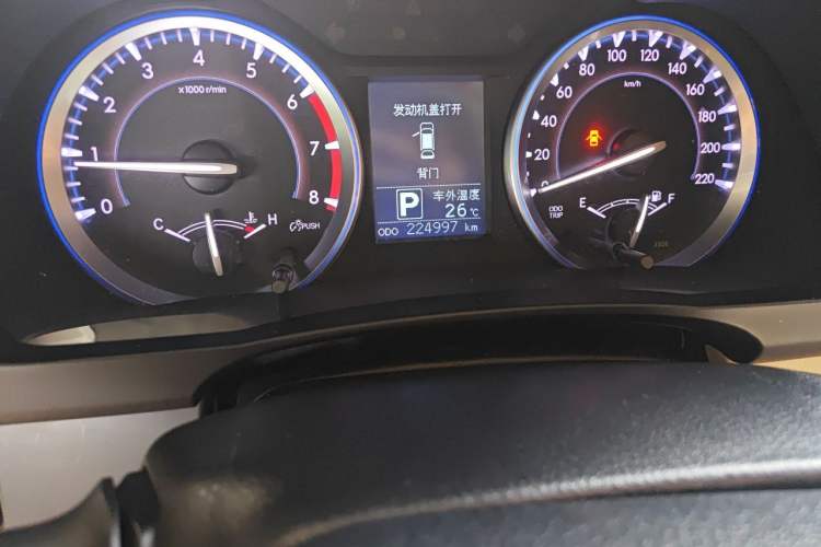 Used Toyota Highlander 2015 2.0T Two-Wheel Drive Luxury Edition 7 Seats Odometer Close Up