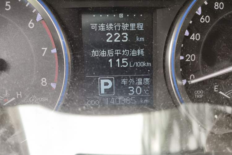 Used Toyota Highlander 2015 2.0T Four-Wheel Drive Luxury Edition 7-Seater Odometer Close Up
