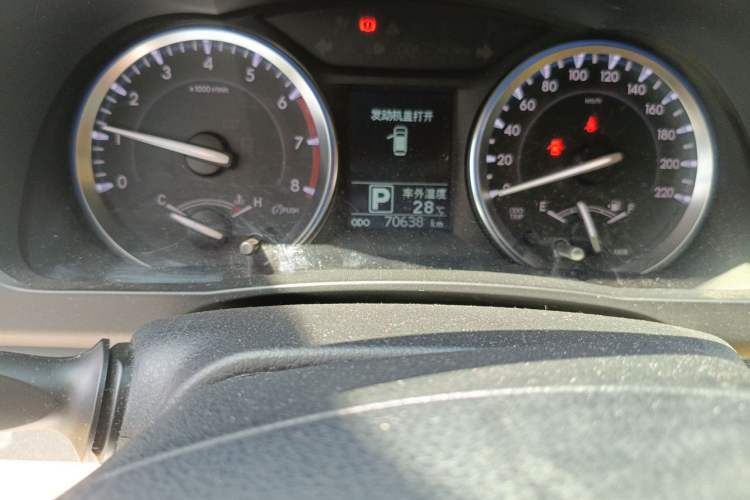 Used Toyota Highlander 2015 2.0T Four-Wheel Drive Luxury Edition 7-Seater Odometer Close Up