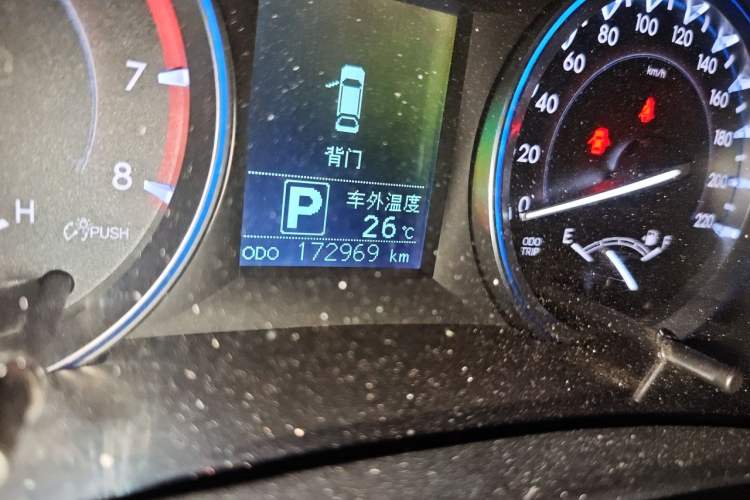 Used Toyota Highlander 2015 2.0T Four-Wheel Drive Elite Edition 7-Seater Odometer Close Up