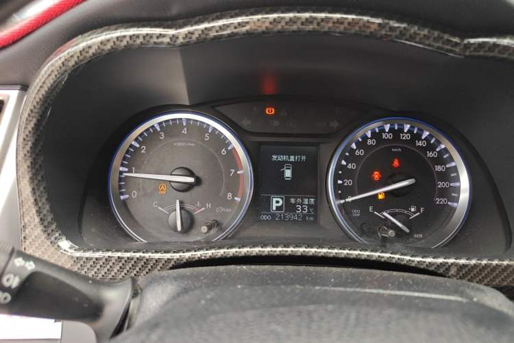 Used Toyota Highlander 2015 2.0T Four-Wheel Drive Luxury Edition 7-Seater Odometer Close Up
