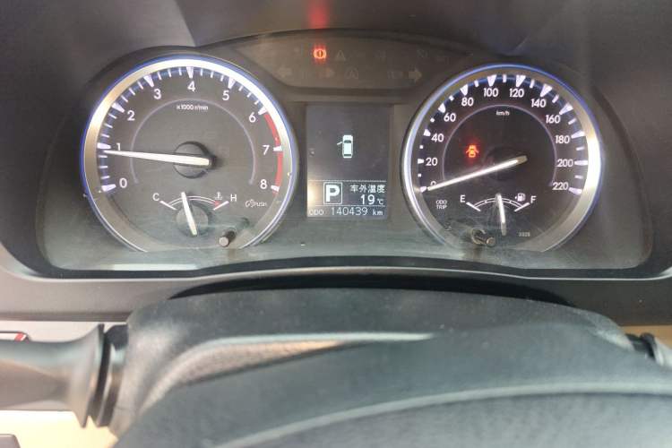 Used Toyota Highlander 2015 2.0T Two-Wheel Drive Elite Edition 7 Seats Odometer Close Up