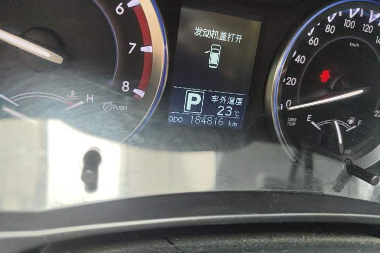 Used Toyota Highlander 2015 2.0T Four-Wheel Drive Luxury Edition 7-Seater Odometer Close Up