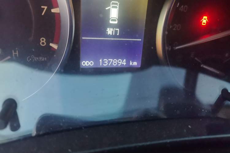 Used Toyota Highlander 2015 2.0T Four-Wheel Drive Elite Edition 7-Seater Odometer Close Up