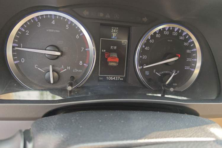 Used Toyota Highlander 2015 2.0T Four-Wheel Drive Ultimate Edition 7-Seater Odometer Close Up