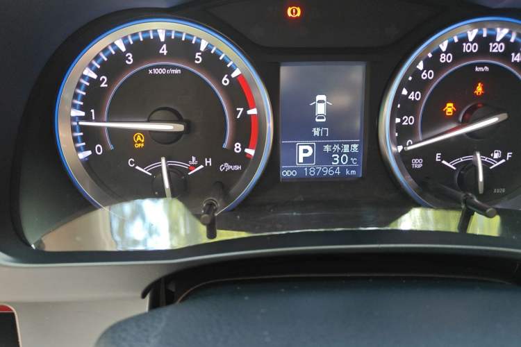 Used Toyota Highlander 2015 2.0T Two-Wheel Drive Elite Edition 5 Seats Odometer Close Up