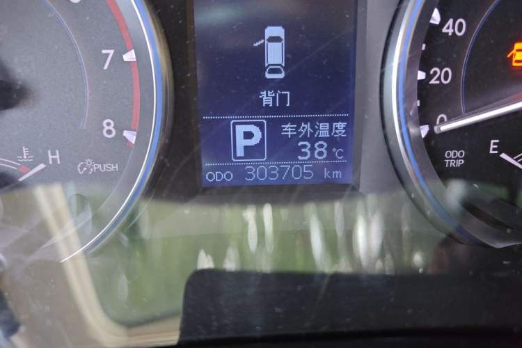 Used Toyota Highlander 2015 2.0T Four-Wheel Drive Luxury Edition 7-Seater Odometer Close Up