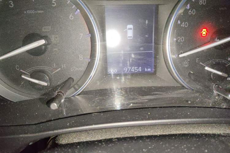 Used Toyota Highlander 2015 2.0T Four-Wheel Drive Luxury Edition 7-Seater Odometer Close Up