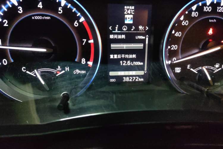 Used Toyota Highlander 2015 2.0T Four-Wheel Drive Ultimate Edition 7-Seater Odometer Close Up