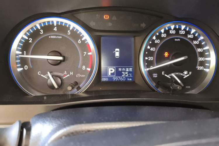 Used Toyota Highlander 2015 3.5L 4x4 Elite Edition 7-Seater Odometer Close Up