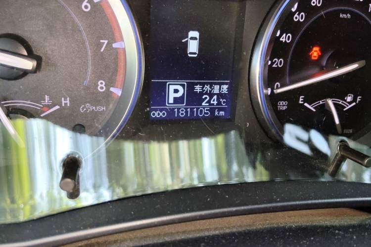 Used Toyota Highlander 2015 2.0T Four-Wheel Drive Luxury Edition 7-Seater Odometer Close Up