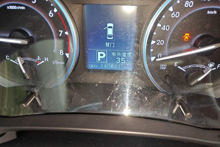 Used Toyota Highlander 2015 2.0T Four-Wheel Drive Luxury Edition 7-Seater Odometer Close Up
