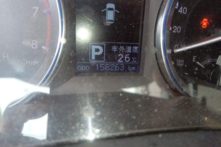 Used Toyota Highlander 2015 2.0T Four-Wheel Drive Luxury Edition 7-Seater Odometer Close Up