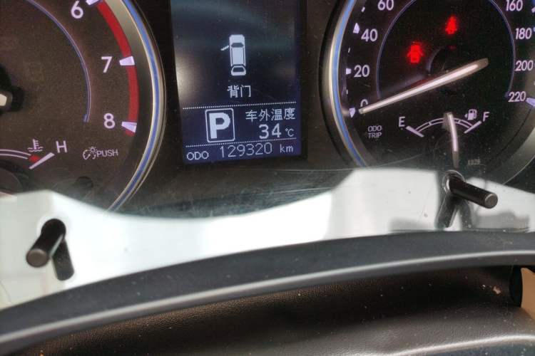 Used Toyota Highlander 2015 2.0T Four-Wheel Drive Elite Edition 7-Seater Odometer Close Up