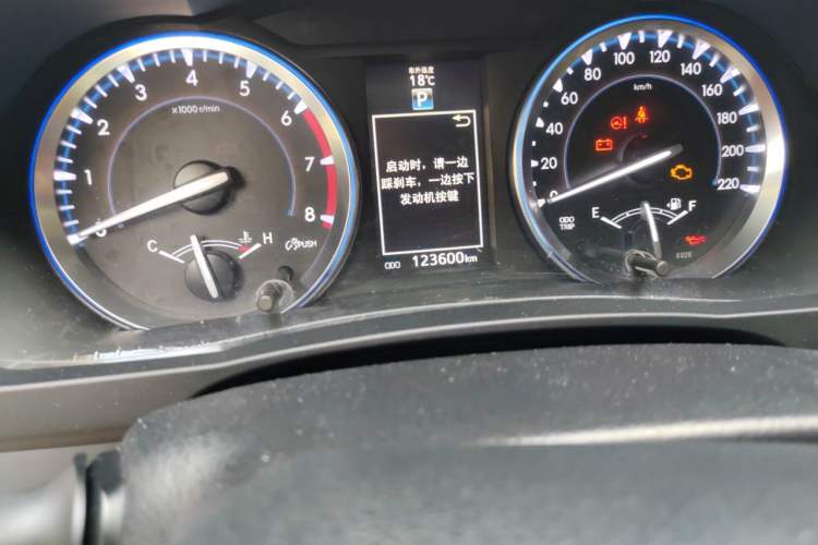 Used Toyota Highlander 2015 2.0T Four-Wheel Drive Ultimate Edition 7-Seater Odometer Close Up