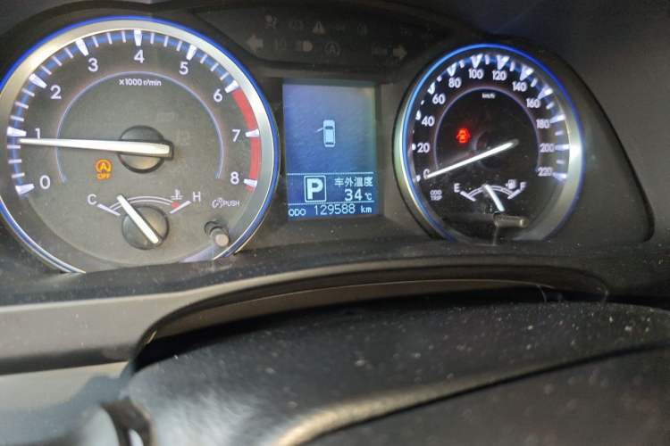 Used Toyota Highlander 2015 2.0T Four-Wheel Drive Luxury Edition 7-Seater Odometer Close Up