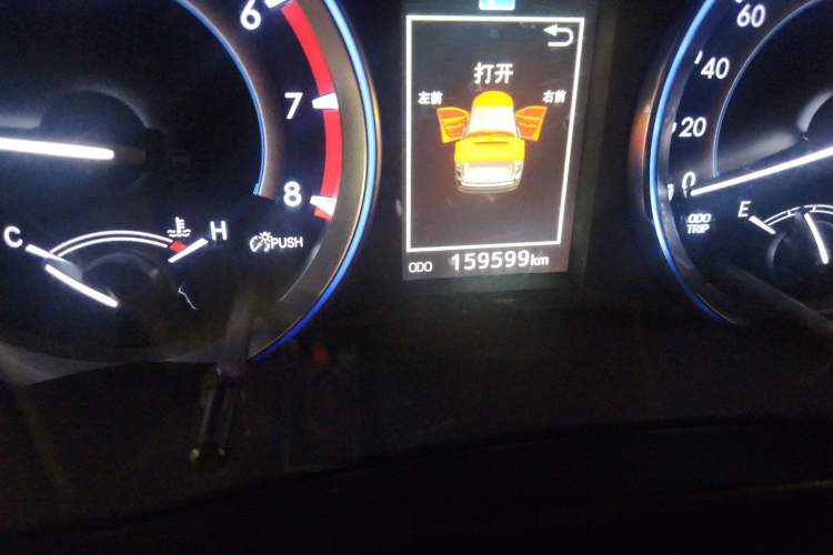 Used Toyota Highlander 2015 2.0T Four-Wheel Drive Ultimate Edition 7-Seater Odometer Close Up