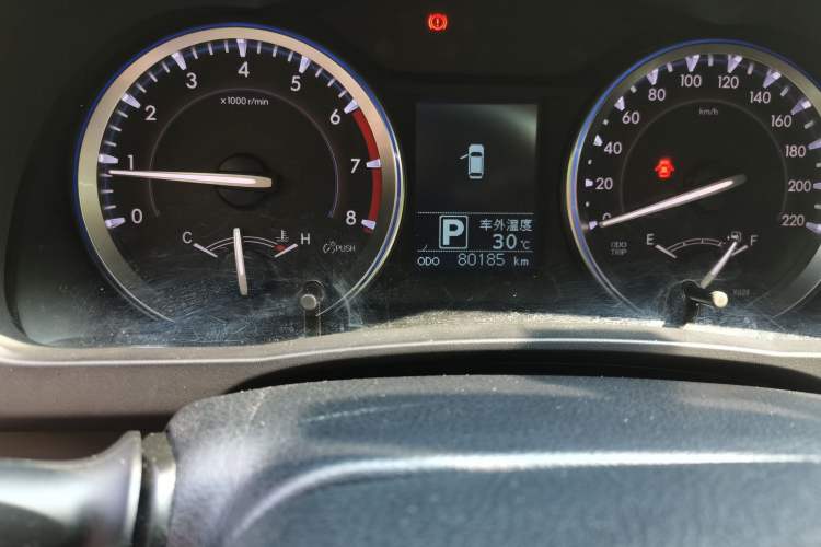 Used Toyota Highlander 2015 2.0T Four-Wheel Drive Luxury Edition 7-Seater Odometer Close Up
