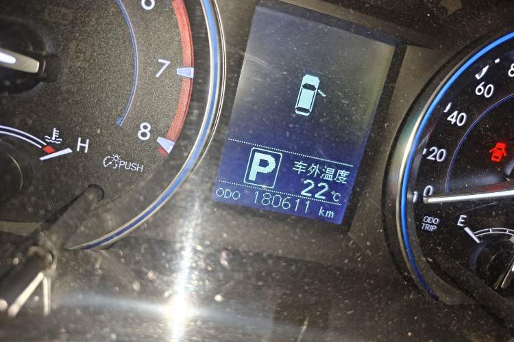 Used Toyota Highlander 2015 2.0T Four-Wheel Drive Luxury Edition 7-Seater Odometer Close Up