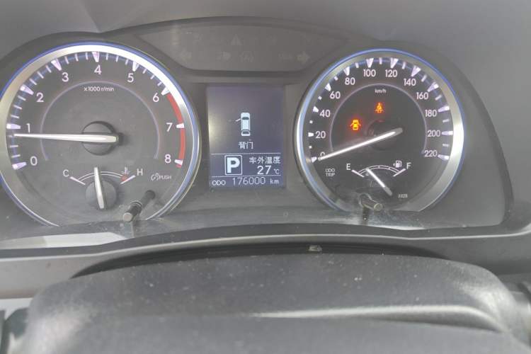 Used Toyota Highlander 2015 2.0T Four-Wheel Drive Luxury Edition 7-Seater Odometer Close Up