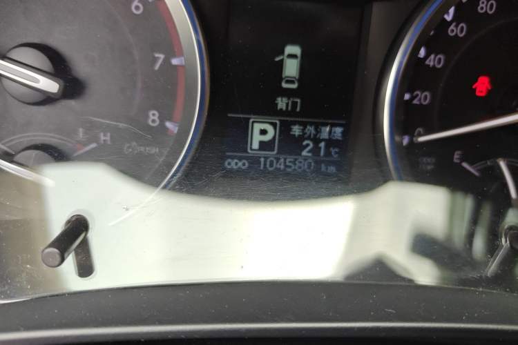 Used Toyota Highlander 2015 2.0T Two-Wheel Drive Elite Edition 7 Seats Odometer Close Up