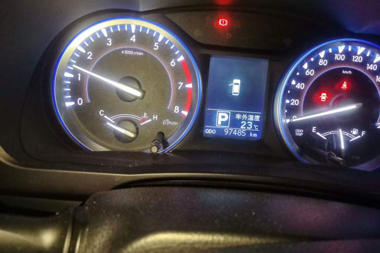 Used Toyota Highlander 2015 2.0T Four-Wheel Drive Luxury Edition 7-Seater Odometer Close Up
