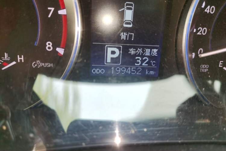 Used Toyota Highlander 2015 2.0T Two-Wheel Drive Elite Edition 5 Seats Odometer Close Up
