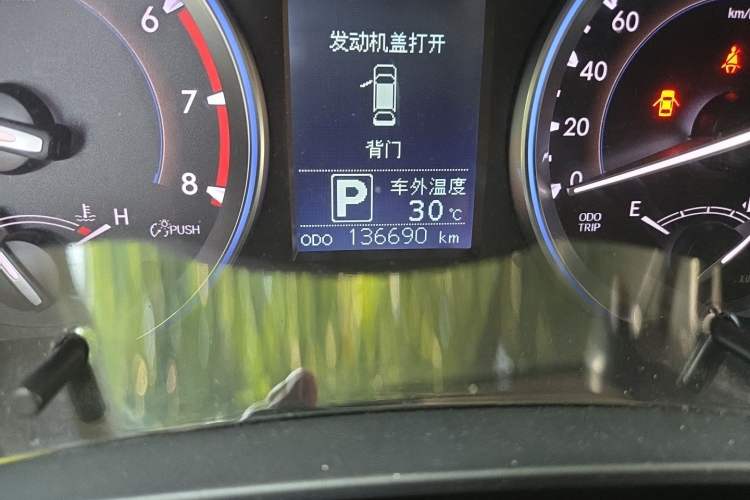 Used Toyota Highlander 2015 2.0T Four-Wheel Drive Luxury Edition 7-Seater Odometer Close Up