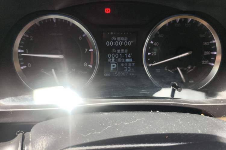 Used Toyota Highlander 2015 2.0T Two-Wheel Drive Elite Edition 7 Seats Odometer Close Up