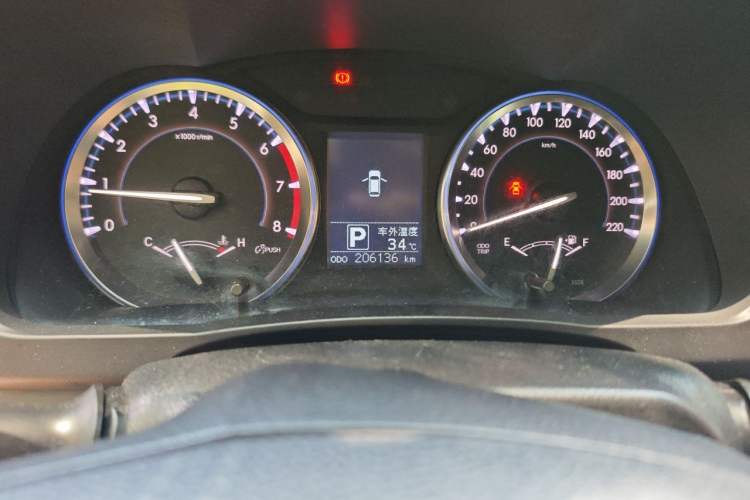 Used Toyota Highlander 2015 2.0T Four-Wheel Drive Luxury Edition 7-Seater Odometer Close Up