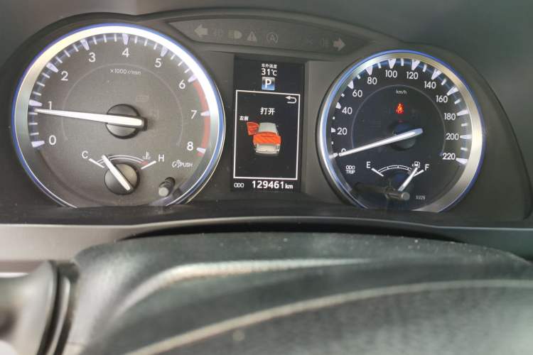 Used Toyota Highlander 2015 2.0T Four-Wheel Drive Ultimate Edition 7-Seater Odometer Close Up