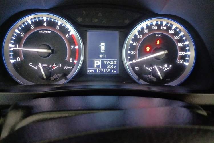 Used Toyota Highlander 2015 2.0T Four-Wheel Drive Luxury Edition 7-Seater Odometer Close Up